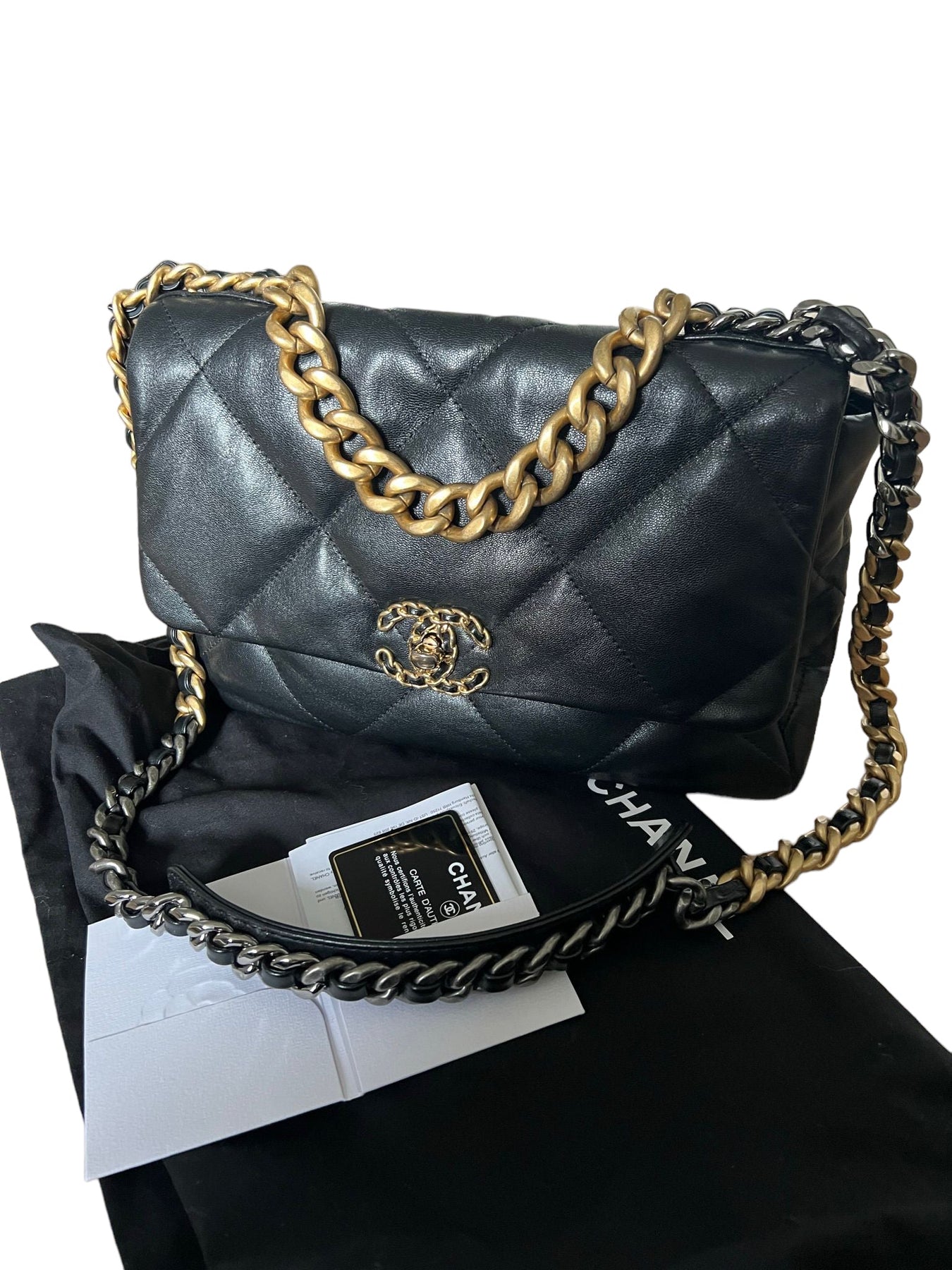 Chanel 19 medium online black